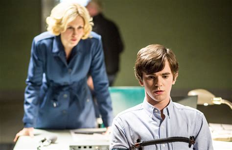 Bates Motel Freddie Highmore And Carlton Cuse Preview The Season 2