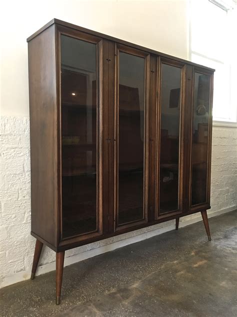 Mid Century Modern Glass Fronted Walnut Display Cabinet Broyhill Saga