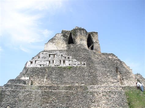 xunantunich mayan ruins mayan ruins belize guatemala pyramids