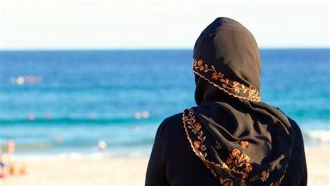Woo Hoo Headbag Wearing Muslim Women Are Being Turned