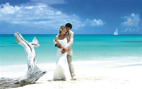 Love Romance Couple Holding Hands Sea Beach Wind Clouds Hd