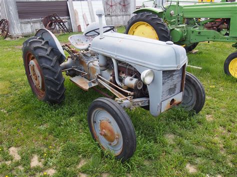 ford  running antique tractor
