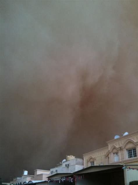 عاصفه رمليه شديده على الكويت الآن