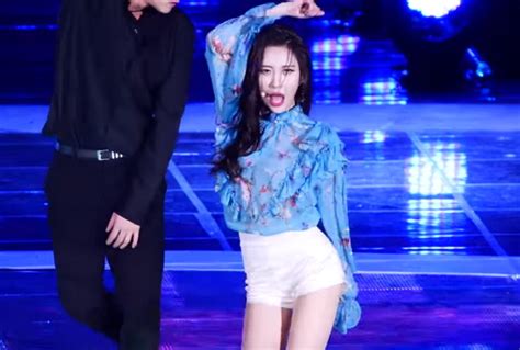 Koreans Are Calling Sunmi S Back Up Dancer A Classic
