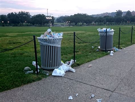 trashy problem repelling tourists  national mall wtop news