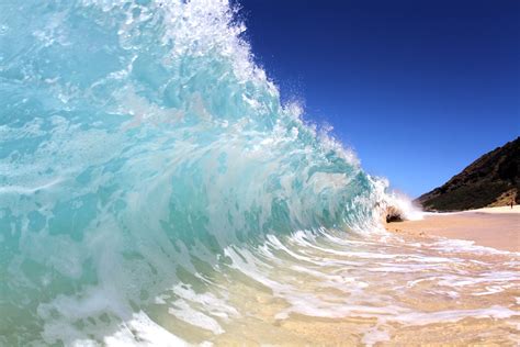 tsunami wave pictures