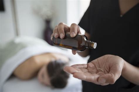 5 best massage oils according to massage therapists