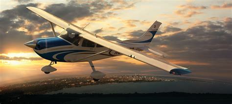 beautiful cessna skyhawk 172 sunset flight rwy24r Воздушное судно
