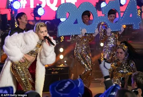 Miley Cyrus Sings Wrecking Ball And Get It Right On New Year S