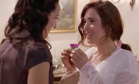 chilean tv series features lesbian couple curve