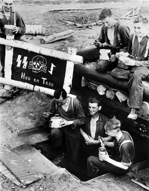 Wwii Pictures On Twitter Dutch Waffen Ss Volunteers Eat Their Lunch