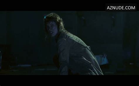 Milla Jovovich Breasts Bush Scene In Resident Evil