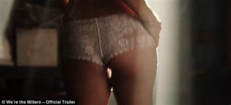 jennifer aniston 44 slaps her pert bottom as she strips to underwear in racy we re the millers