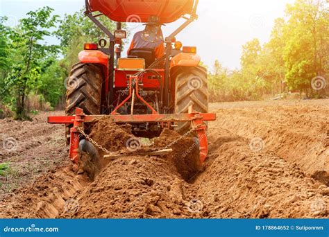 tractors plow  land  adjusting   class   field stock image cartoondealercom