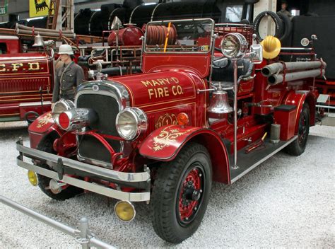 suburbanite  seagrave suburbanite   technik museu flickr