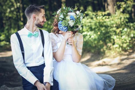 dutch couple simulate oral sex in wedding photo
