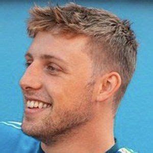 wroetoshaw biography family life    wiki celebrities