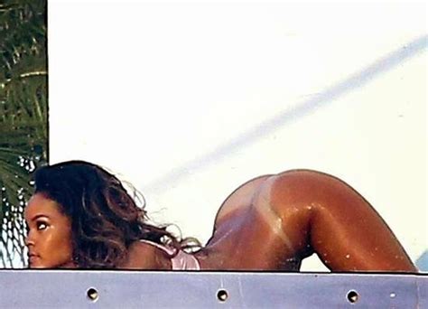 rihanna sexy booty on beach nude xxx photo