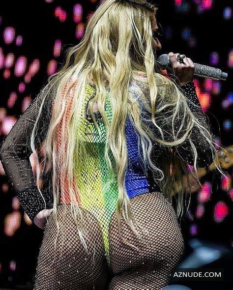 meghan trainor sexy on stage during her sexy performance