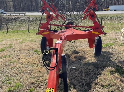 kuhn sr lot  spring consignment equipment auction  mt airy livestock