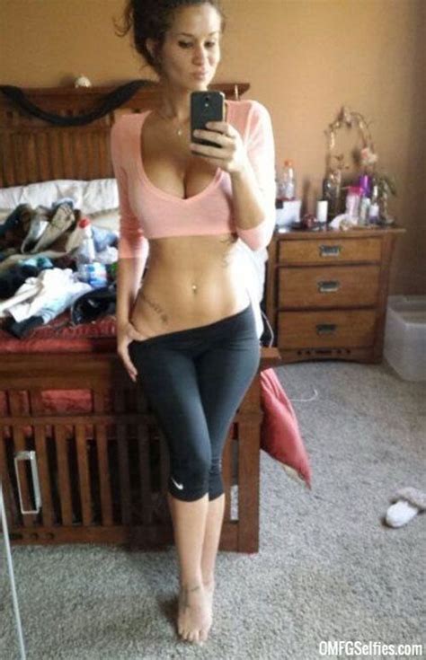 Fit Mom With A Flat Tummy 04 My Selfie Yoga Pants