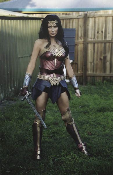 This Is The Easiest But Still Epic Wonder Woman Cosplay 13 Pics