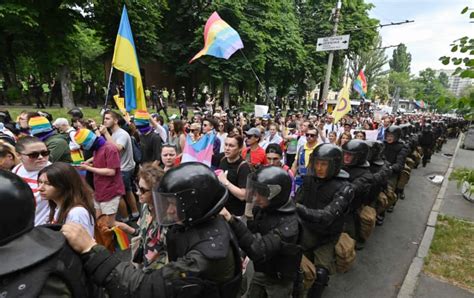 war veterans join biggest gay pride march in ukraine the japan times