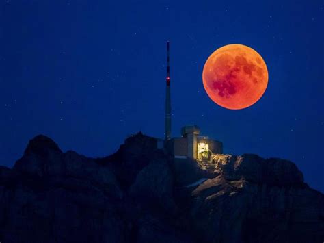 eclissi di luna il transito di mercurio saturno celato gli eventi astronomici da non perdere