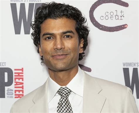 Who Plays Devis Dad Mohan In Never Have I Ever Sendhil