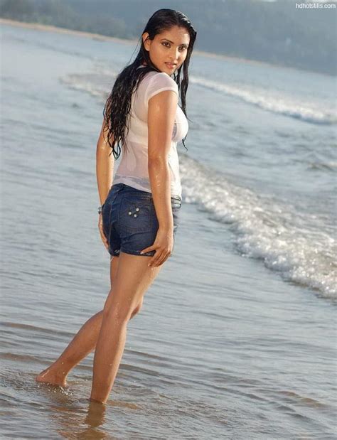 Divya Spandana Very Hot Photos Exposing Her Navel Indian Actress