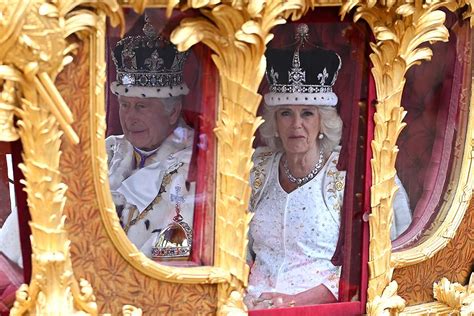king charles queen camilla ride  gold state coach  coronation