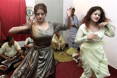 लाहौर में लगती है पाकिस्तान की सबसे बड़ी वेश्या मंडी know about pakistan biggest red light