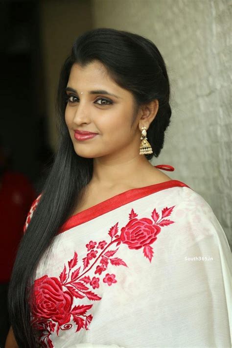 telugu tv anchor shyamala in white saree photoshoot 2015 8 at anchor shyamala in saree photo