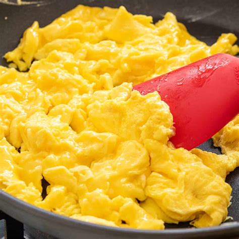 scrambled eggs  olive oil captions energy