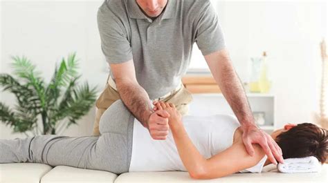 4 signs you should see a chiropractor inscmagazine
