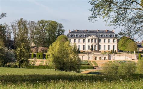 ultimate guide  buying  classic french chateau galerie