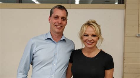 Pamela Anderson Hits The Campaign Trail In Hometown Ladysmith Ctv News