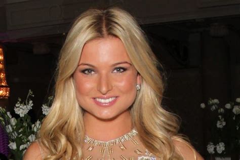Zara Holland Shows Off Incredible Curves For Nude And