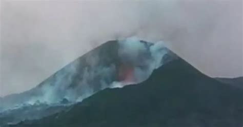 canary island volcano erupts   spark  mega tsunami heading straight  britain