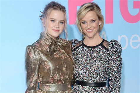 10 Beautiful Celebrity Mother Daughter Duos About Her