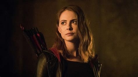 See Willa Holland’s Return As Thea In ‘arrow’s Final