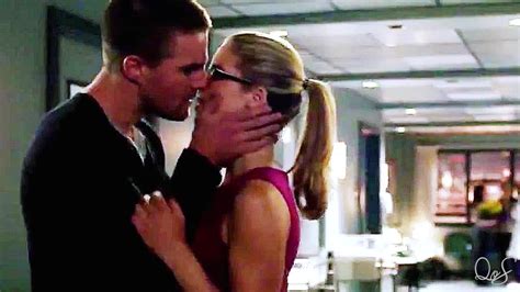 Oliver And Felicity Latching Onto You { 301 And Kiss In Hq} Youtube
