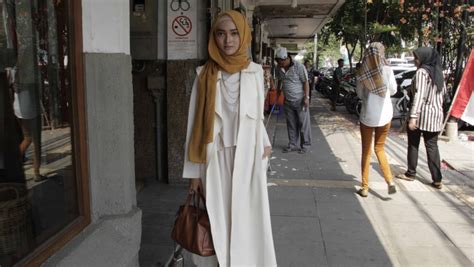 hijab fashion is so popular in indonesia non muslim