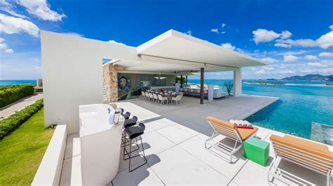 defining oceanfront oceanview  beachfront luxury villas