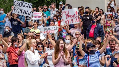 protests erupt in russia s far east after arrest of governor over years