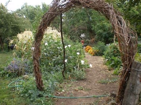 Diy Garden Archway Love That Leslie S Garden Entrance Is