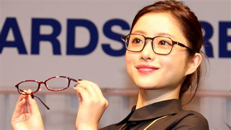 石原さとみ「もっとメガネが似合う女性に」 「第27回日本メガネベストドレッサー賞」 Youtube