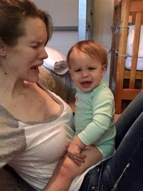 25 Honest Selfies That Sum Up What It S Like To Be A Mom
