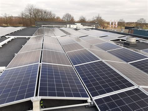 tienduizenden zonnepanelen op veenendaalse bedrijfsdaken duurzaam ondernemen