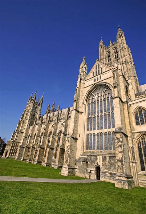 canterbury cathedral thomas  becket britain   travel guide